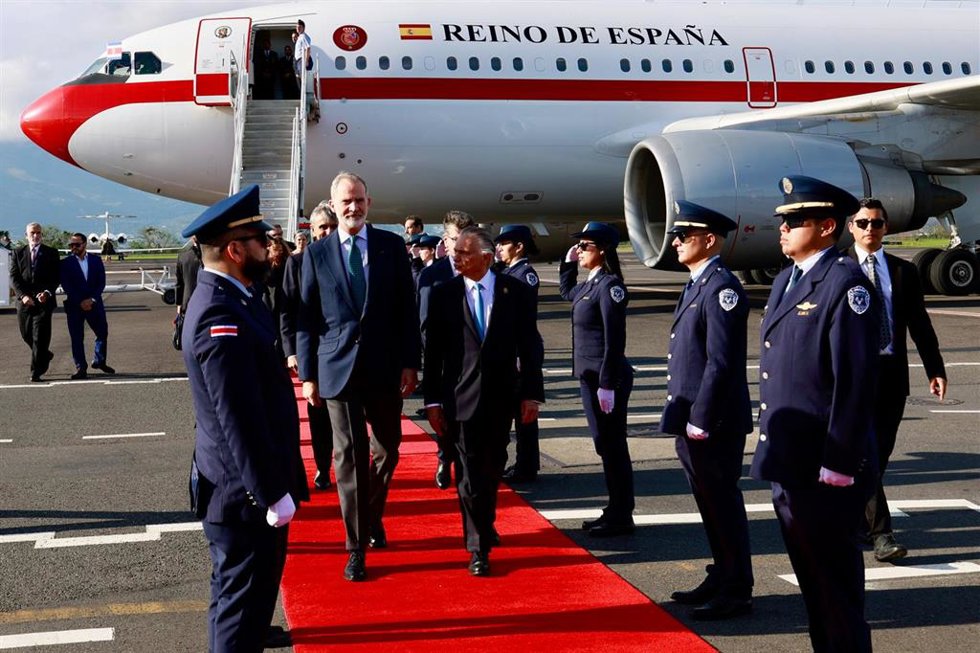 El Rey Felipe VI a su llegada a Costa Rica para asistir a la toma de posesión de la nueva presidenta, Laura Fernández