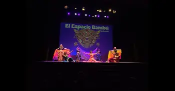 Cáceres se rinde a los ritmos del festival Womad con la vista puesta en el cielo por posibles lluvias
