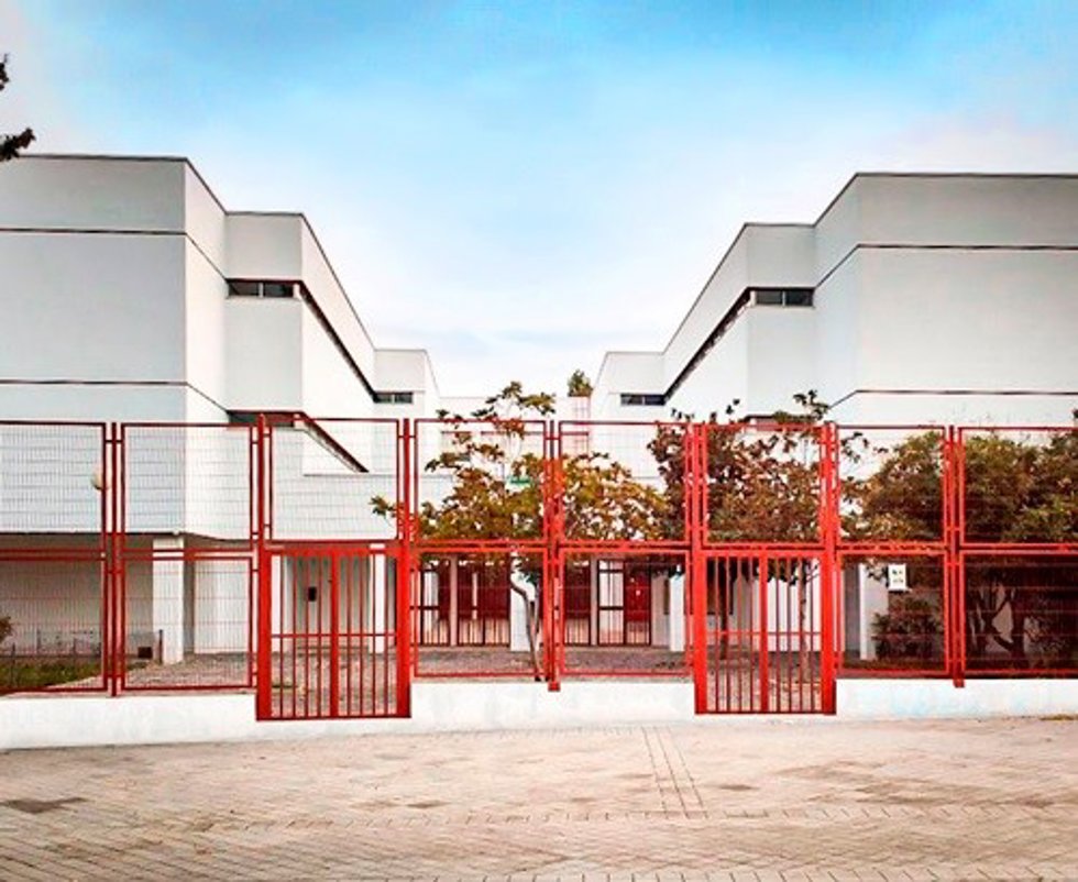 Vista de la sede de la Escuela Oficial de Idiomas (EOI) de Granada, en el distrito Norte.
