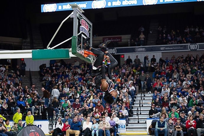 El legendario equipo de baloncesto de exhibición estadounidense Harlem Globetrotters celebran un hito único en 2026 la historia del deporte y el entretenimiento como es su centenario con parada este próximo domingo en el Palacio de Deportes de Granada.