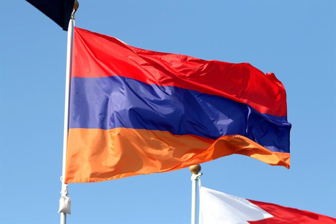 Archivo - Arquivo - 9 de junho de 2024, São Petersburgo, Rússia: A bandeira da República da Armênia vista na galeria de bandeiras dos países participantes no âmbito do Fórum Econômico Internacional de São Petersburgo de 2024