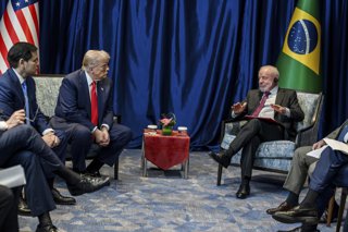 Archivo - Arxiu - El president dels Estats Units, Donald Trump, conversa amb el seu homòleg al Brasil,  Luiz Inácio Lula da Silva