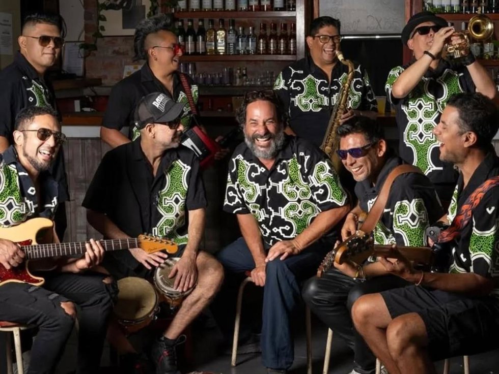 Los peruanos Bareto actúan este viernes en el escenario de la Plaza Mayor de Cáceres