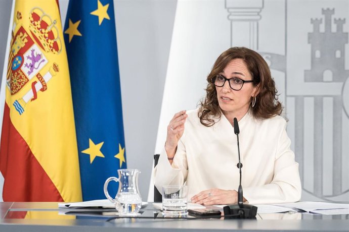 La ministra de Sanidad, Mónica García, durante una rueda de prensa, en el Complejo de la Moncloa, a 6 de mayo de 2026, en Madrid (España). Los ministros comparecen para informar de la reunión de seguimiento para atender la solicitud de la OMS al Gobierno 
