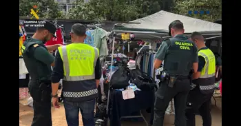 La Guardia Civil interviene más de 4.000 prendas de ropa falsificadas en Terrassa (Barcelona)