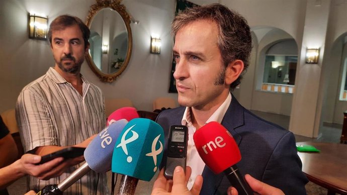 Archivo - 20240905 El consejero delegado de Ingenostrum, Gabriel Nebreda, en declaraciones a los medios tras reunirse con el delegado del Gobierno en Extremadura.