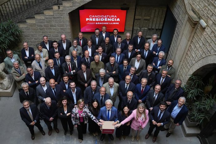 Foto de família durant la presentació del programa