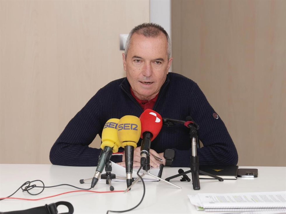 El concejal de Urbanismo y Vivienda del Ayuntamiento de Valladolid, José Ignacio Zarandona, explica las actuaciones del Consejo de VIVA parra ampliar el parque municipal