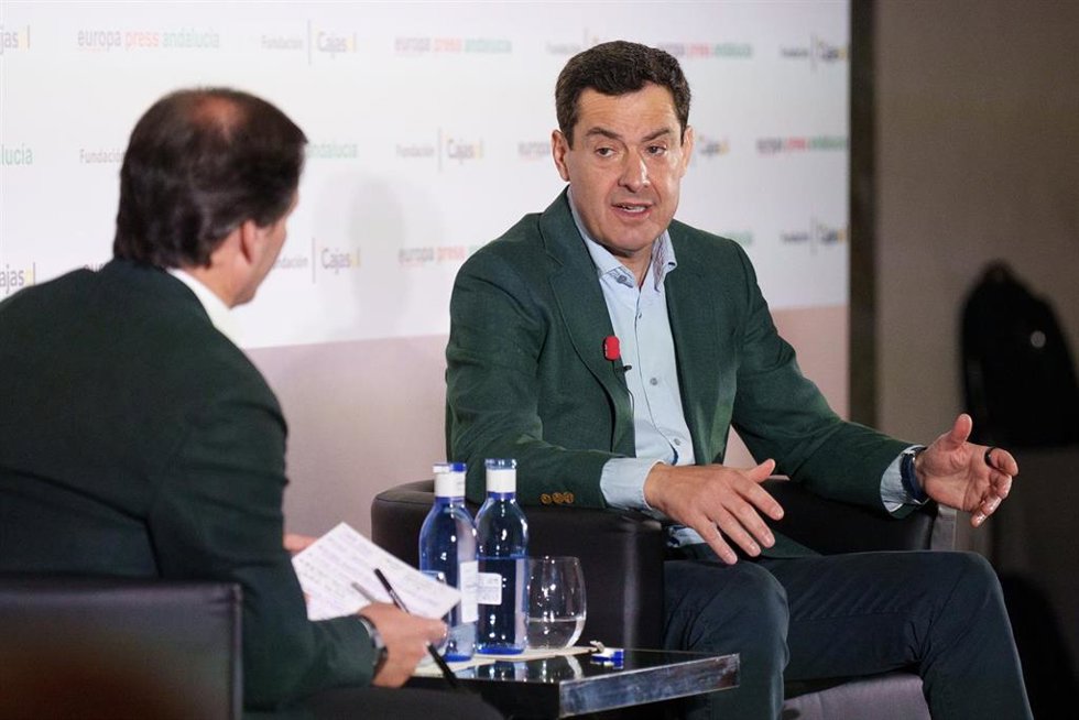 El presidente del PP-A y candidato a la reelección como presidente de la Junta, Juanma Moreno, participa en el ciclo electoral organizado por Europa Press con motivo de las elecciones del 17M.