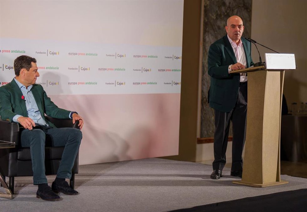 El presidente de ATA y vicepresidente de CEOE, Lorenzo Amor, interviene en el ciclo electoral organizado por Europa Press Andalucía presentando a Juanma Moreno. 