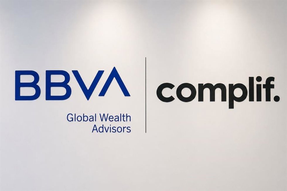 Logos de BBVA Global Wealth Advisors y Complif.