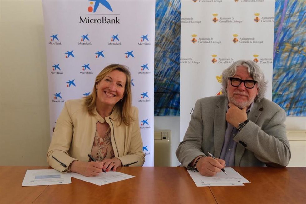 Imagen del momento de la firma del acuerdo