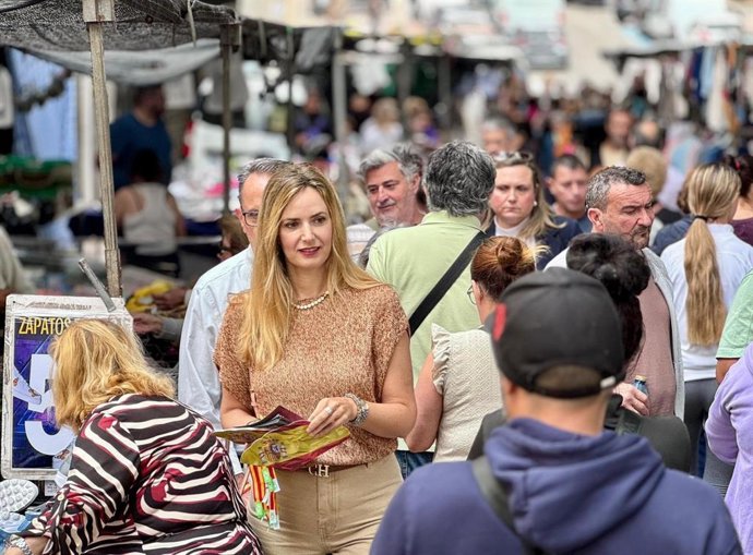 La candidata de Vox por Málaga Yolanda Gómez, en un reparto informativo en el marco de las elecciones andaluzas