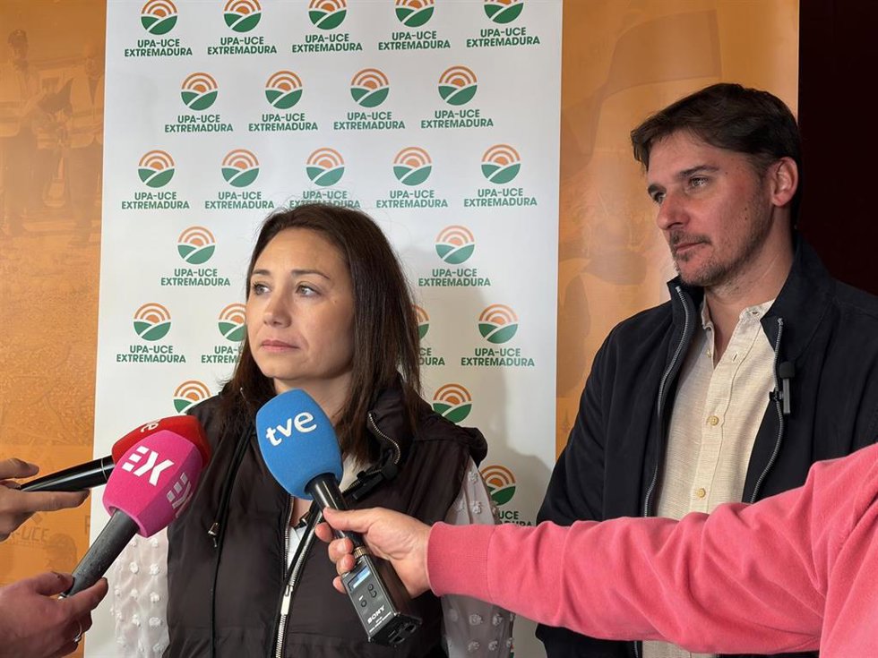Responsables de UPA-UCE Extremadura atienden a los medios