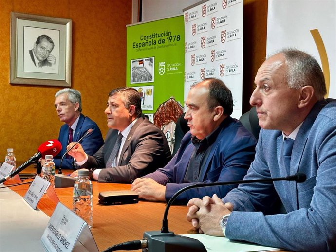Entrega de los Premios del Concurso de Dibujo sobre la Constitución, organizado por la Diputación de Ávila.