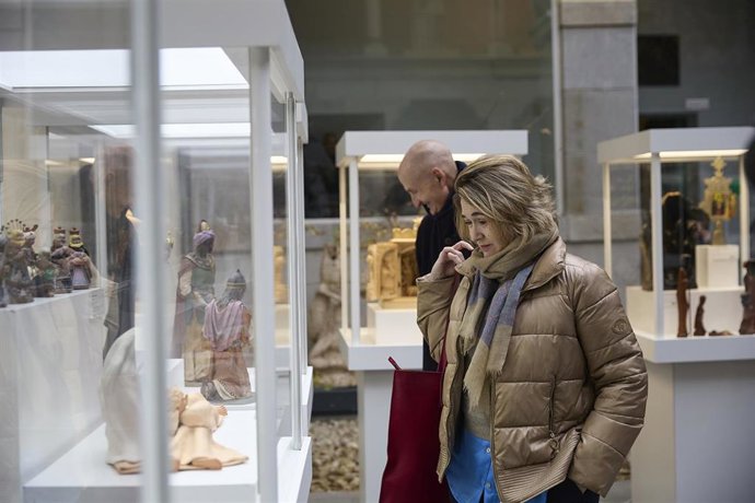 Archivo - La delegada de Cultura, Turismo y Deporte, Marta Rivera de la Cruz, durante una visita al belén del Museo de San Isidro, a 23 de diciembre de 2025, en Madrid (España). Foto de archivo