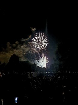 Imagen de archivo de uno de los espectáculos pirotécnicos en las fiestas de San Juan y San Pedro de la capital leonesa.