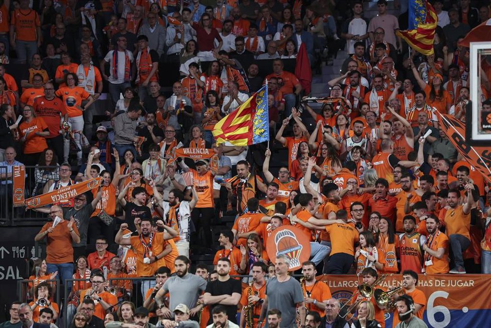 Aficionados del Valencia Basket en el Roig Arena durante un partido de la Euroliga