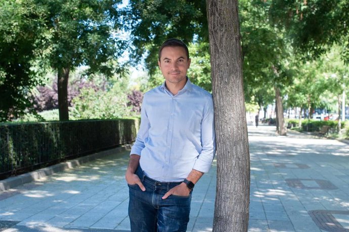 Archivo - El secretario general del PSOE-M, Juan Lobato, posa tras una entrevista para Europa Press, en las inmediaciones del PSOE de Madrid, a 12 de julio de 2024, en Madrid (España).