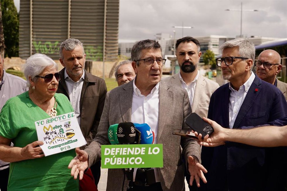 El portavoz del PSOE en el Congreso de los Diputados, Patxi López, atiende a los medios en Málaga con motivo de los comicios autonómicos del próximo 17 de mayo. A 8 de mayo de 2026 en Málaga (Andalucía, España).