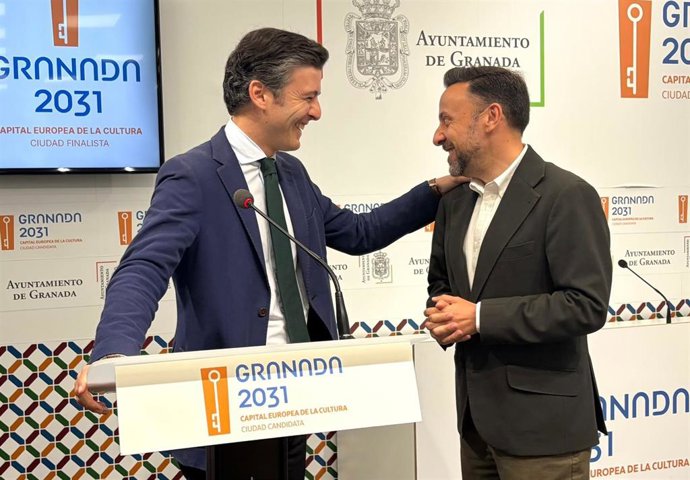 El portavoz del gobierno local, Jorge Saavedra, ofrece rueda de prensa.