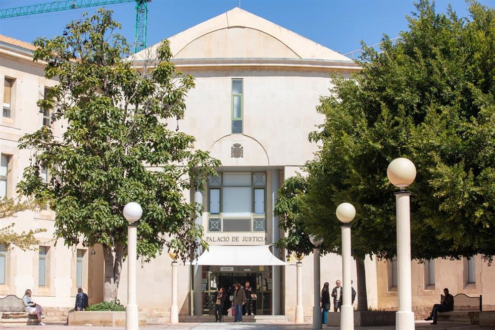 Archivo - Fachada del Palacio de Justicia de Alicante