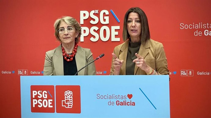La diputada socialista Silvia Longueira (i) y la secretaria xeral del PSdeG, Lara Méndez (d), en rueda de prensa, a 8 de mayo de 2026.
