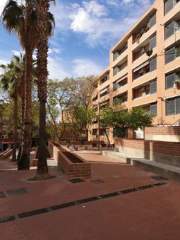 Archivo - La plaza del Verdun del distrito de Nou Barris de Barcelona, en una imagen de archivo