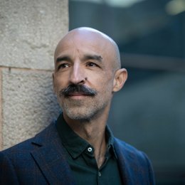 El CAL en colaboración con el Centro Federico García Lorca organizan un encuentro con el escritor Jesús Carrasco con motivo de la publicación de su nueva novela 'El detalle' en conversación con el también autor Alejandro Pedregosa el 27 de mayo.