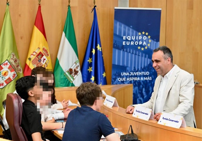 Estudiantes de Secundaria y Bachillerato de toda la provincia han participado en la Diputación de Granada en el Mini MEU Granada 2026 (Model European Union), una simulación a escala del funcionamiento de las instituciones europeas.