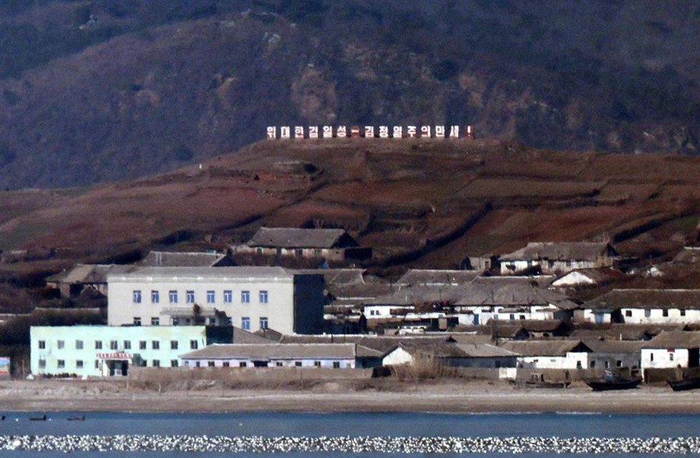 Archivo - Imagen de archivo de la costa norcoreana desde Corea del Sur. 