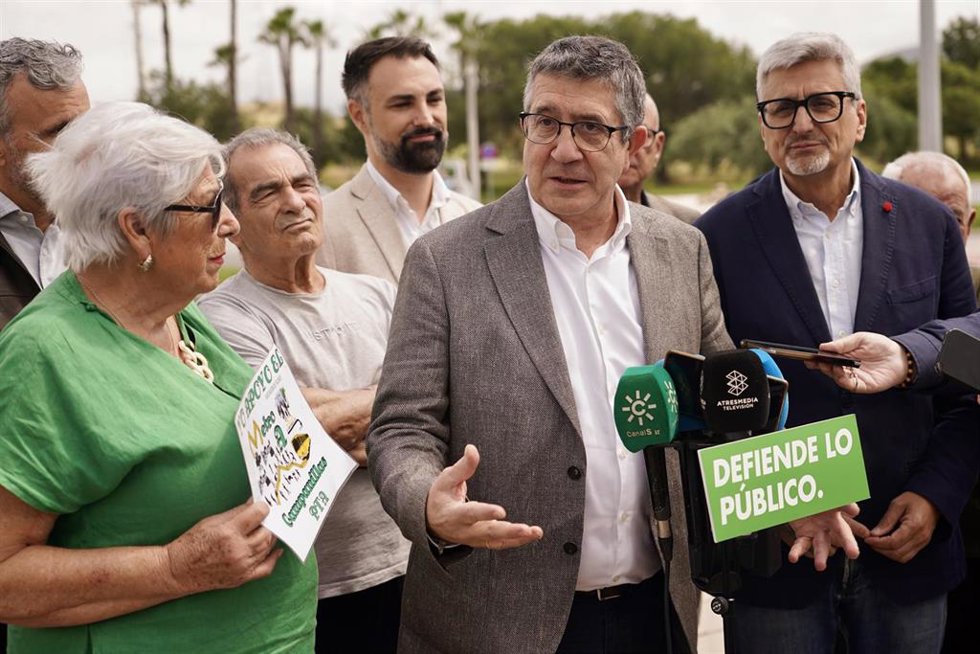 El portavoz del PSOE en el Congreso de los Diputados, Patxi López, atiende a los medios en Málaga con motivo de los comicios autonómicos del próximo 17 de mayo. A 8 de mayo de 2026 en Málaga (Andalucía, España).