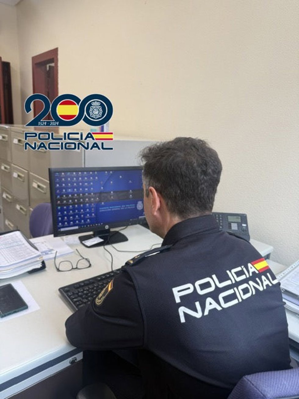 La Policía Nacional ha desarticulado en León a un grupo criminal especializado en estafas a mayores con el método del 'falso revisor' y ha detenido a dos varones.