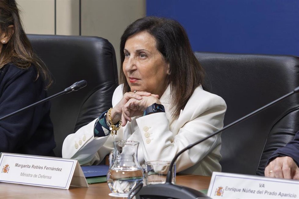 La ministra de Defensa, Margarita Robles, mantiene una videoconferencia con el contingente español en el Líbano.