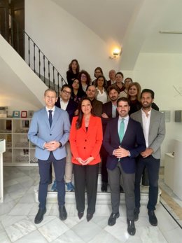 La consejera Carmen Conesa, con el concejal de Cultura de Murcia, Diego Avilés, y directores de los museos regionales y municipales.