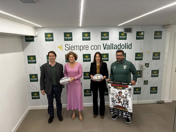 Santiago Toca (i), Mayte Martínez, Cristina Vaquero y Juan Carlos Delgado, momentos antes de la presentación.
