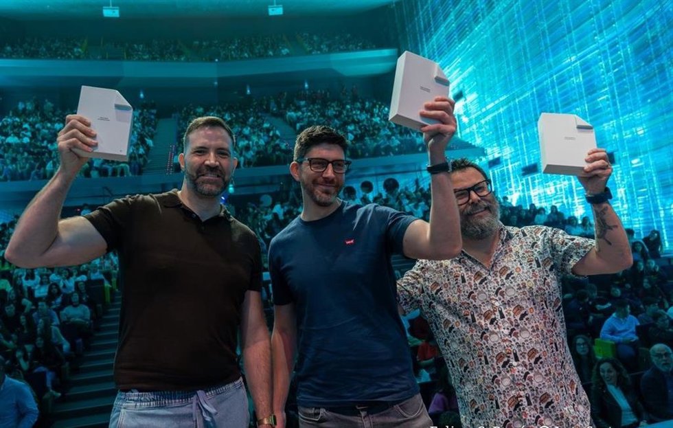 José A. Pérez Ledo, Álex Orbe y Pedro Mañas recogen los premios Mandarache y Hache 2026