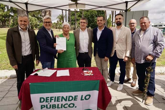 El portavoz del PSOE en el Congreso de los Diputados, Patxi López (4i), participa en un acto de campaña organizado por el PSOE de Málaga con motivo de los comicios autonómicos del próximo 17 de mayo. A 8 de mayo de 2026 en Málaga (Andalucía, España). 