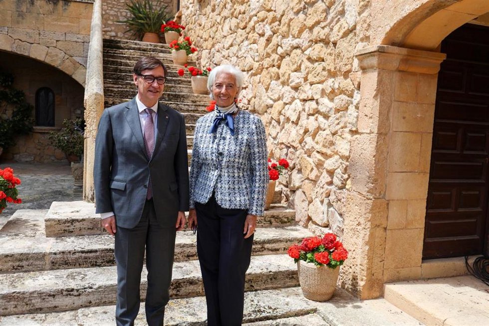 El presidente de la Generalitat, Salvador Illa, y la presidenta del Banco Central Europeo, Christine Lagarde