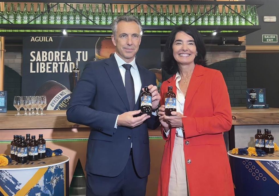 La Comunidad de Madrid presenta una edición especial de cerveza El Águila por el 175 aniversario de Canal de Isabel II
