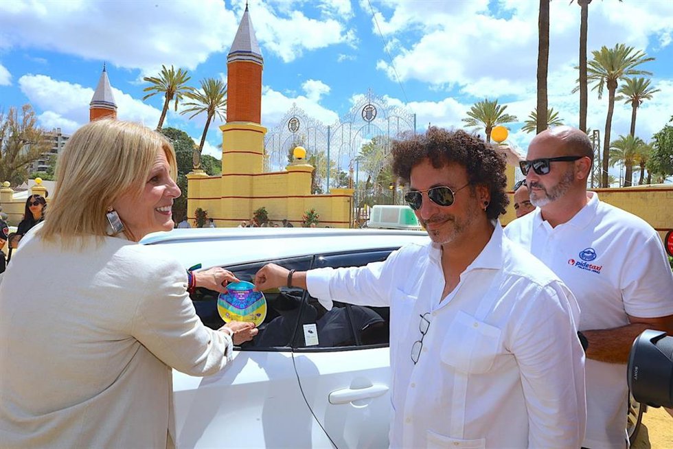 La alcaldesa de Jerez visita el recinto ferial.