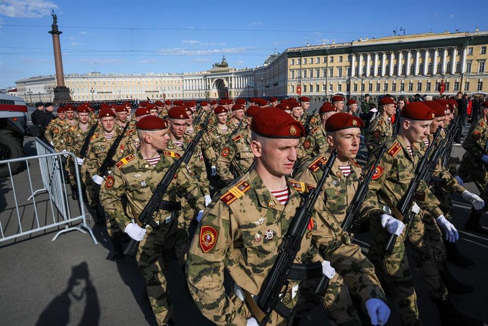 Un ensayo en San Petersburgo de cara al desfile por el Día de la Victoria en Moscú
