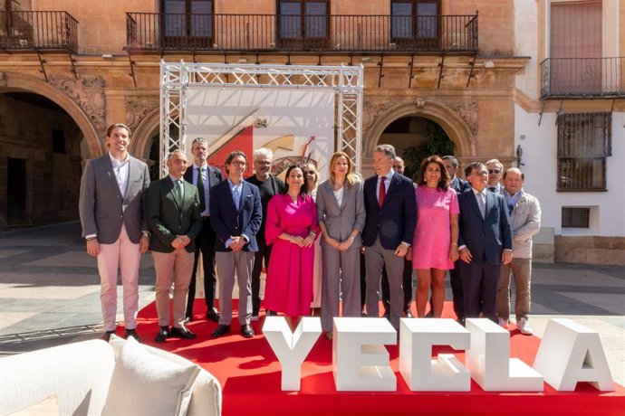 La consejera de Empresa, Empleo y Economía Social, Marisa López Aragón, el alcalde de Lorca, Fulgencio Gil Jódar, la presidenta del Comité Ejecutivo y alcaldesa de Yecla, Mª Remedios Lajara, y el director de la FMY, Juan Miguel Zornoza
