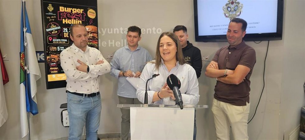 La Burger Fest se estrena en Hellín de la Mano de la Cofradía de la Paz