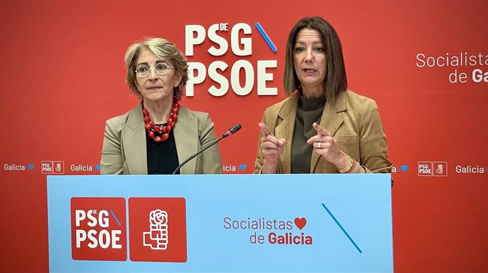 La diputada socialista Silvia Longueira (i) y la secretaria xeral de Organización del PSdeG, Lara Méndez (d), en rueda de prensa, a 8 de mayo de 2026.