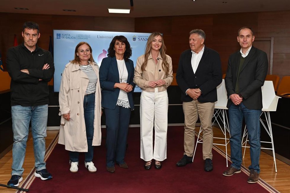 La conselleira de Política Social e Igualdade, Fabiola García, en la presentación del estudio sobre el perfil físico y sociocognitivo de los mayores en Sanxenxo.