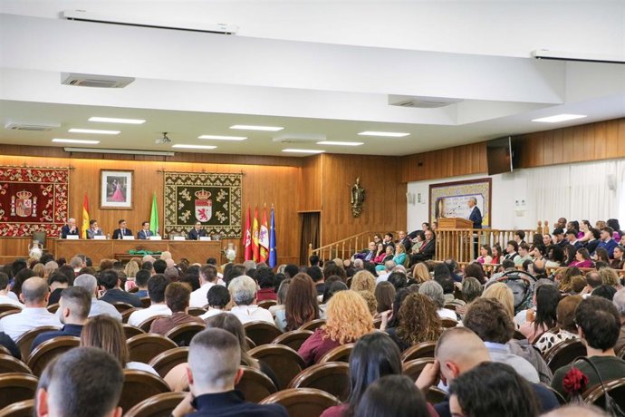 La Facultad de Ciencias del Trabajo de la Universidad de León (ULE) ha acogido el acto de graduación de la décimo tercera promoción.