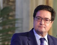 Óscar López acusa a Ayuso de ir a México "a provocar" y a "hacer el ridículo con el dinero de los madrileños"