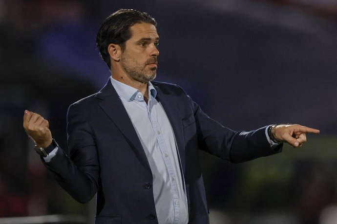 Futbol, Universidad de Chile vs Universidad Catolica. Fecha 11, Liga de Primera 2026. El entrenador de Universidad de Chile Fernando Gago es fotografiado durante el partido de la Liga de Primera contra Universidad Catolica disputado en el estadio
