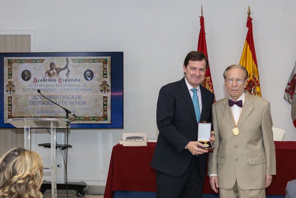 El presidente en funciones de la Junta, Alfonso Fernández Mañueco, participa en un acto de la Academia Española de Estudios Históricos de Estomatología y Odontología en Salamanca